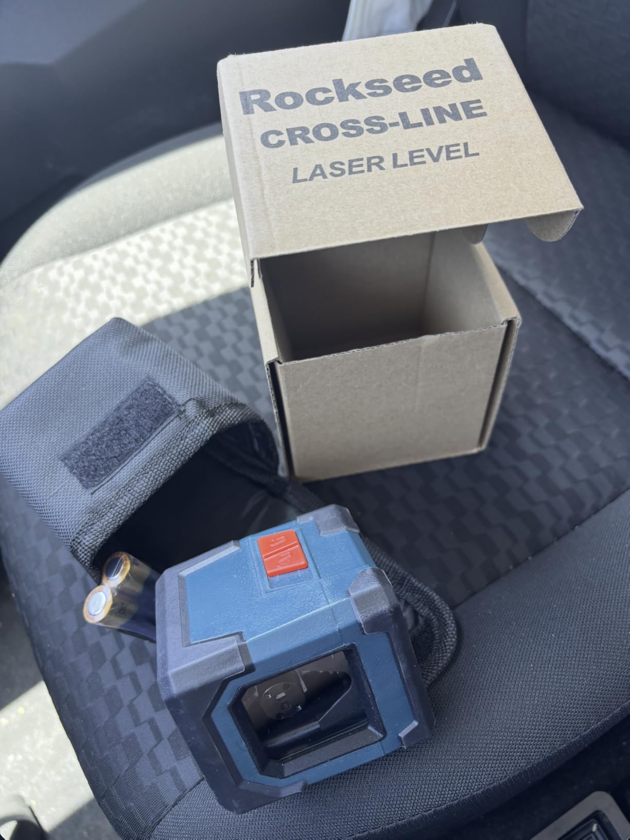 Laser Level, RockSeed Cross Line Laser with Self-Leveling, Vertical and Horizontal Line, Rotatable 360 Degree, Carrying Pouch, Battery Included (40 Inch Tripod) customer photo 1