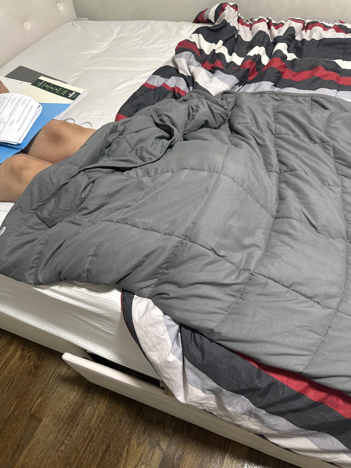 Smart Queen Weighted Blanket 15lbs (48”x72”,Grey) Twin Size Soft Cooling Heavy Blanket for Sleeping, Breathable All Season Comfort with Premium Glass Beads,Machine Washable customer photo 2