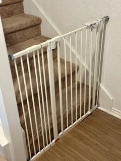 InnoTruth 29.6-39.1 in Wide Baby Gate for Stairs and Doorways, White customer photo 1