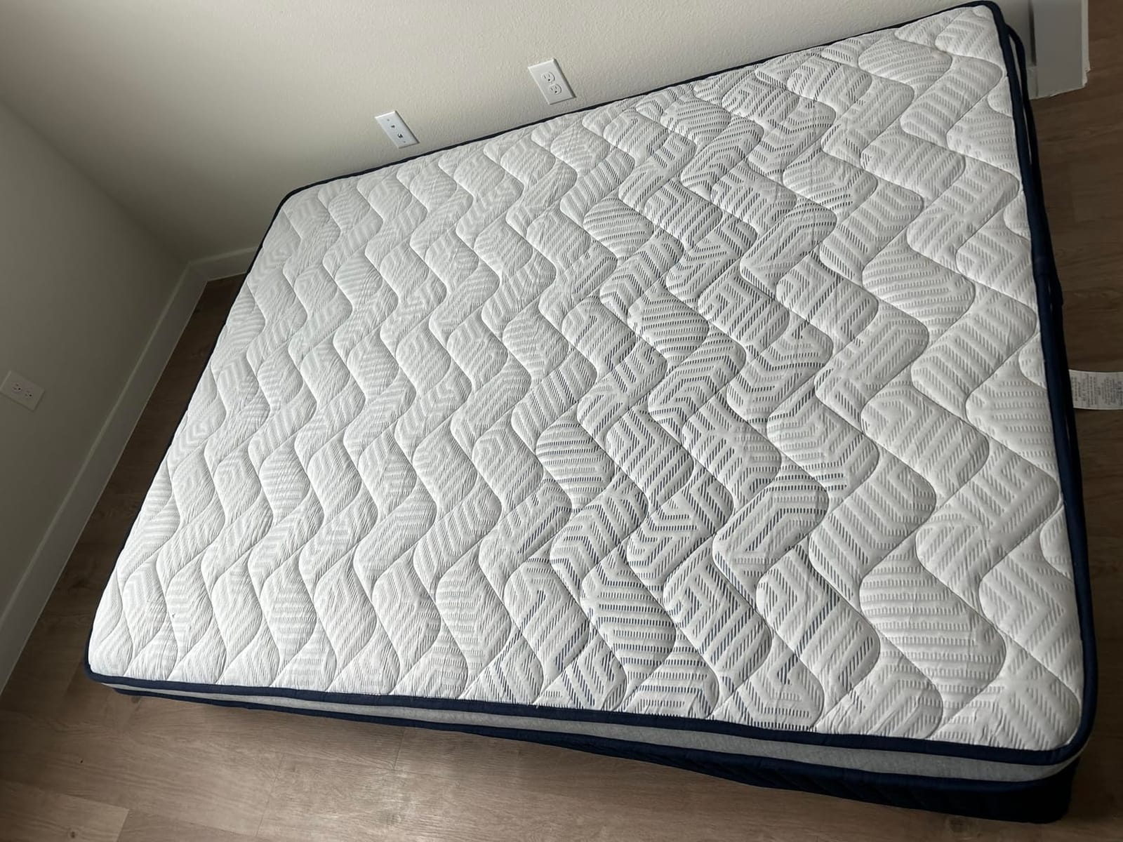 Medium Firm King Mattress 14 Inch - Hybrid Mattress for Extra Back and Lumbar Support - 365 Nights Trial & 10 Years Warranty - Upgrade Pocket Springs Bed Mattress in a Box with Cooling Gel Comfort customer photo 2