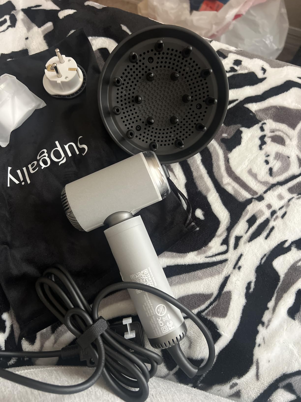 Dual Voltage Travel Hair Dryer, High-Speed Ionic Blow Dryer customer photo 1