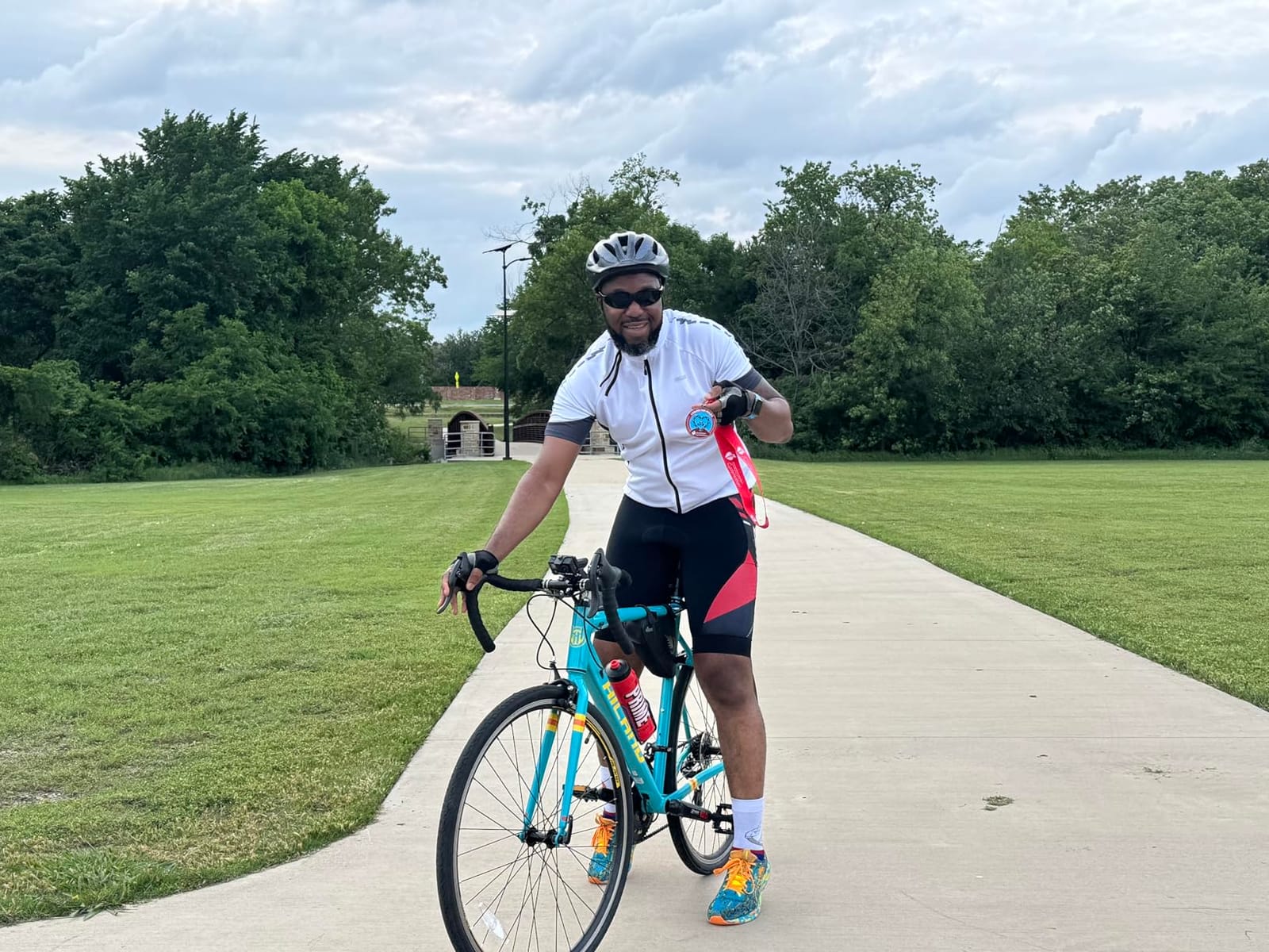 HILAND 700C Road Bike for Adults, 14 Speeds Racing Bicycle for Men Women | Lightweight aluminum frame, 14-speed drivetrain, caliper brakes, 700C wheels, urban commuting, S/M/L frame options customer photo 1