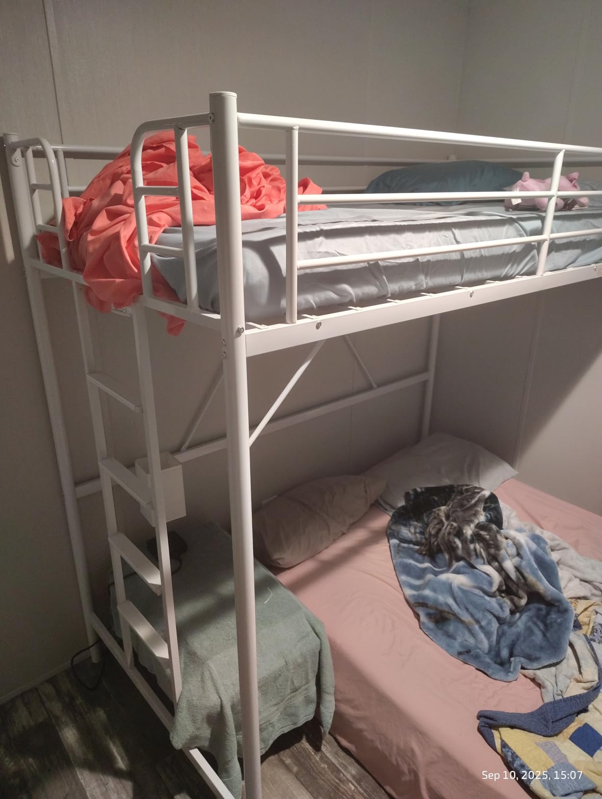 VINGLI Loft Bed Full Size with Flat Rungs for Adults, Kids and Young Teens, No Box Spring Needed,Heavy Duty Metal Slat Support,Black customer photo 2