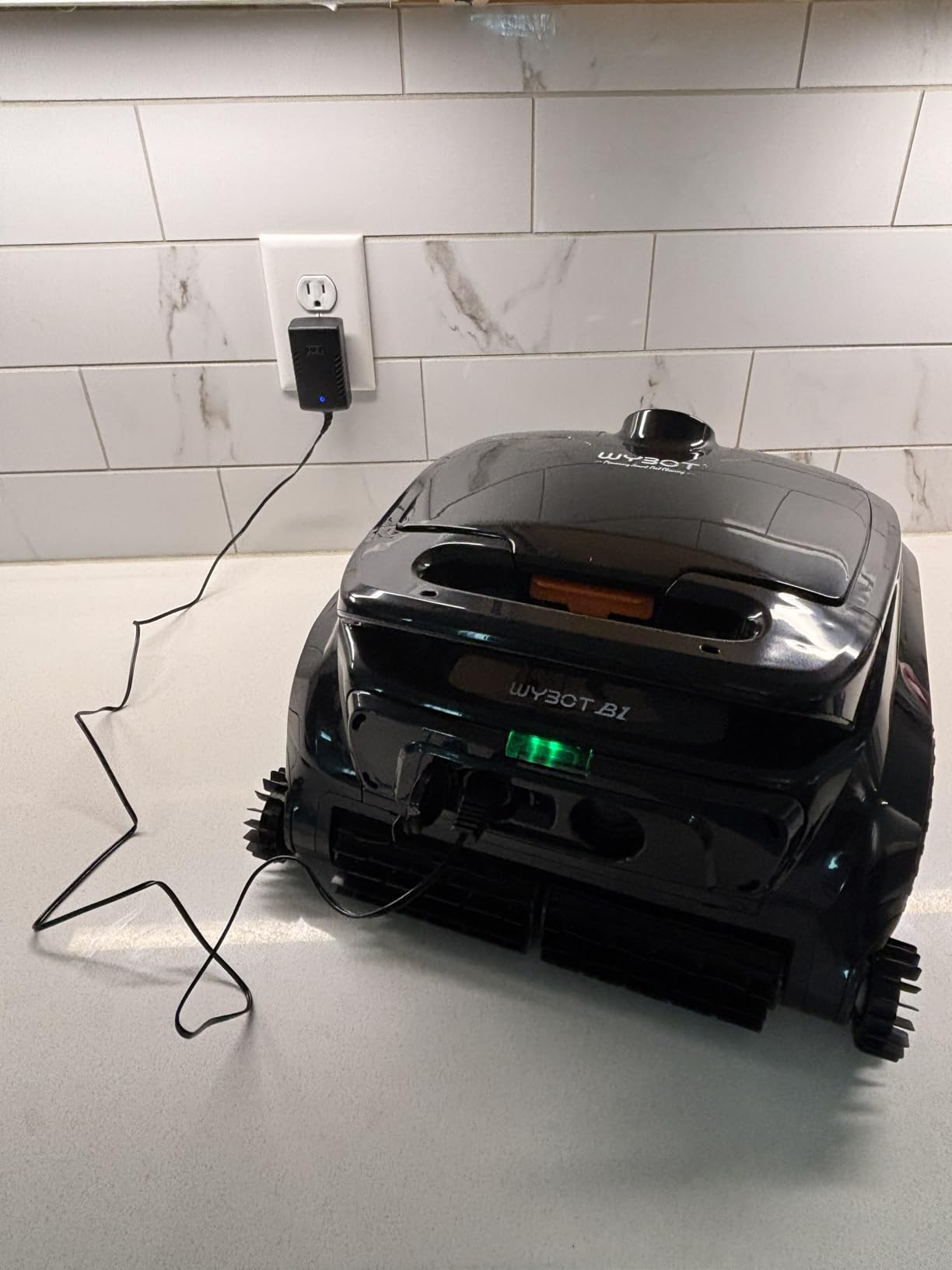 WYBOT B1 Cordless Robotic Pool Vacuum Pool Cleaner Robot for Inground Pools customer photo 2