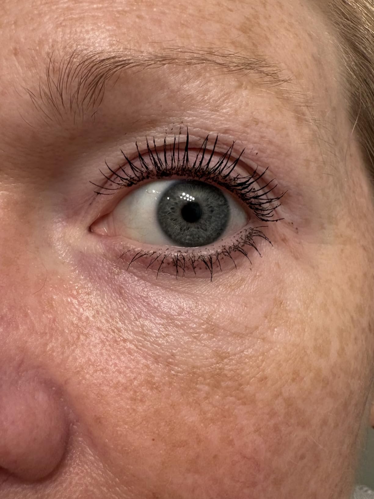 L’Oreal Paris Makeup Original Telescopic Mascara, Separating Mascara Volume and Length Formula, Washable, Blackest Black, 0.27 Fl Oz., 1 Count customer photo 1