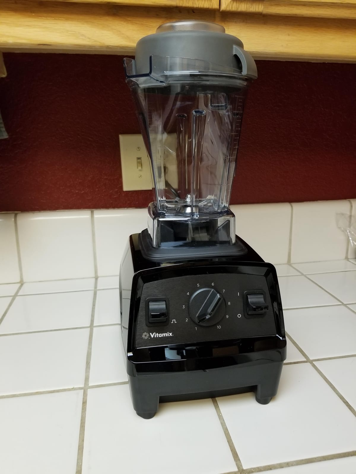 Vitamix E310 Explorian Blender, Professional-Grade, Self-Cleaning 48 oz. Container, Black customer photo 2