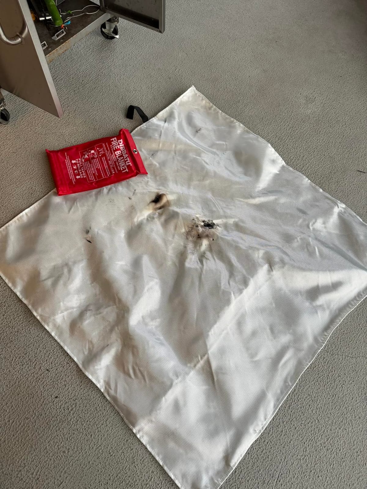 Fire Blanket for Home and Kitchen,Emergency for Small Fire,Reused,Easy Use customer photo 2