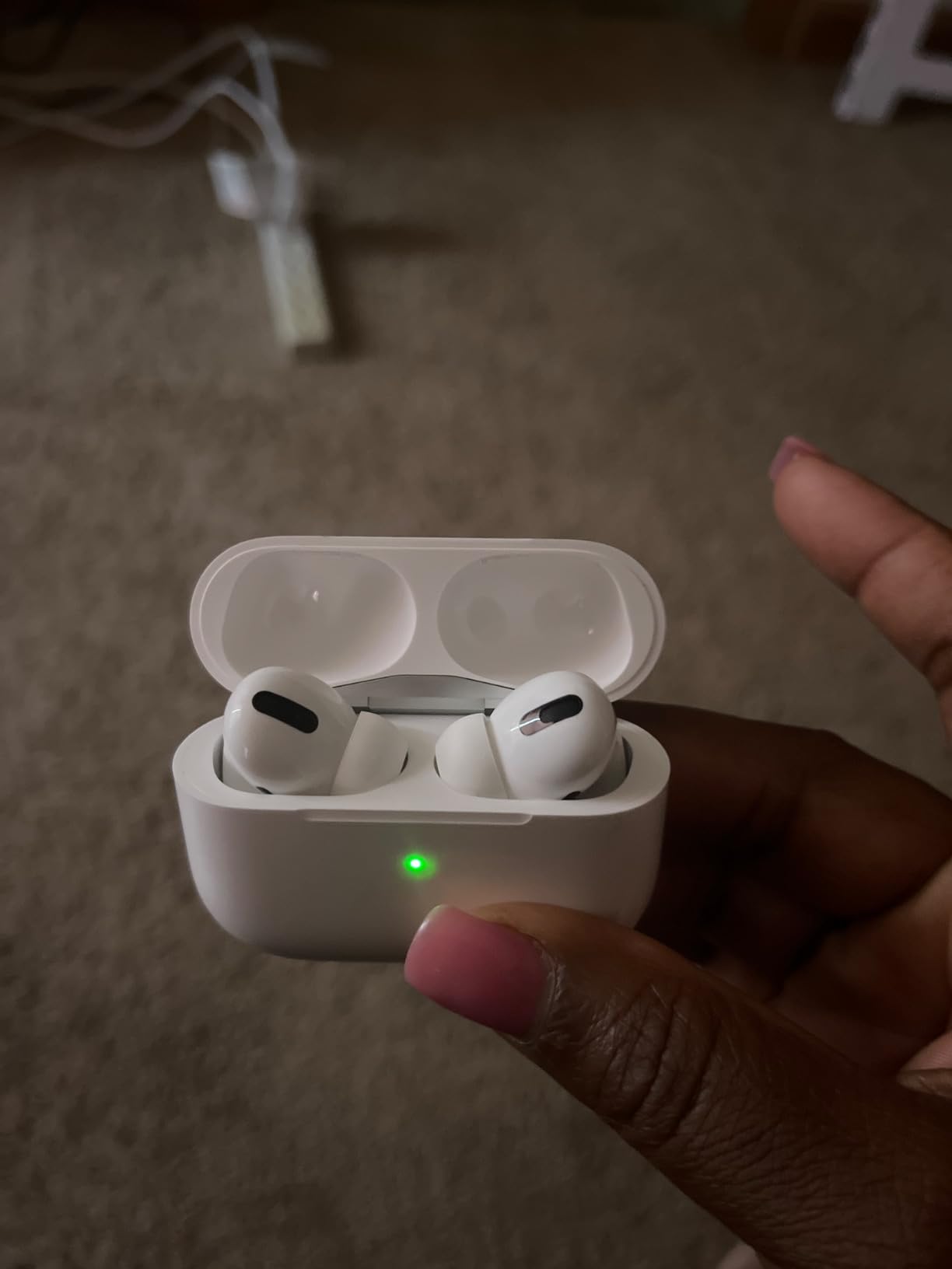 AirPods Pro 1st Gen Renewed customer photo 1