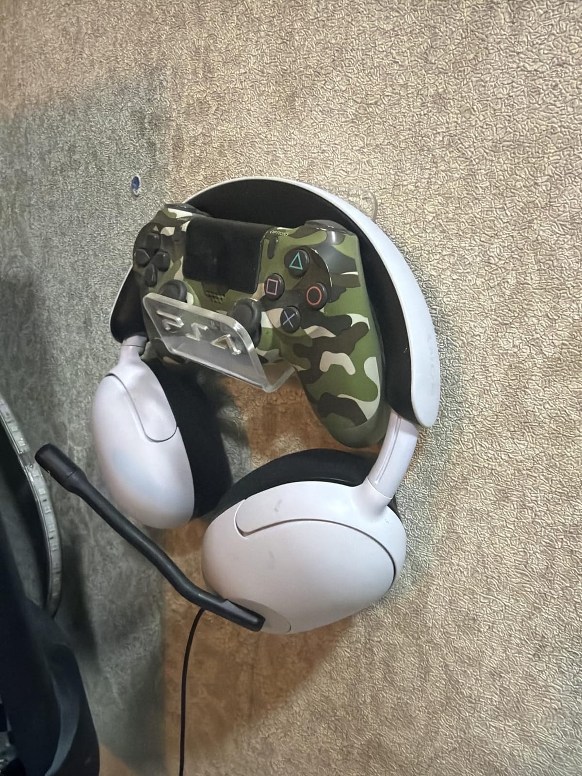 Sony INZONE H3 Wired Over-Ear Gaming Headset with Mic PS5 Headphones, White customer photo 1