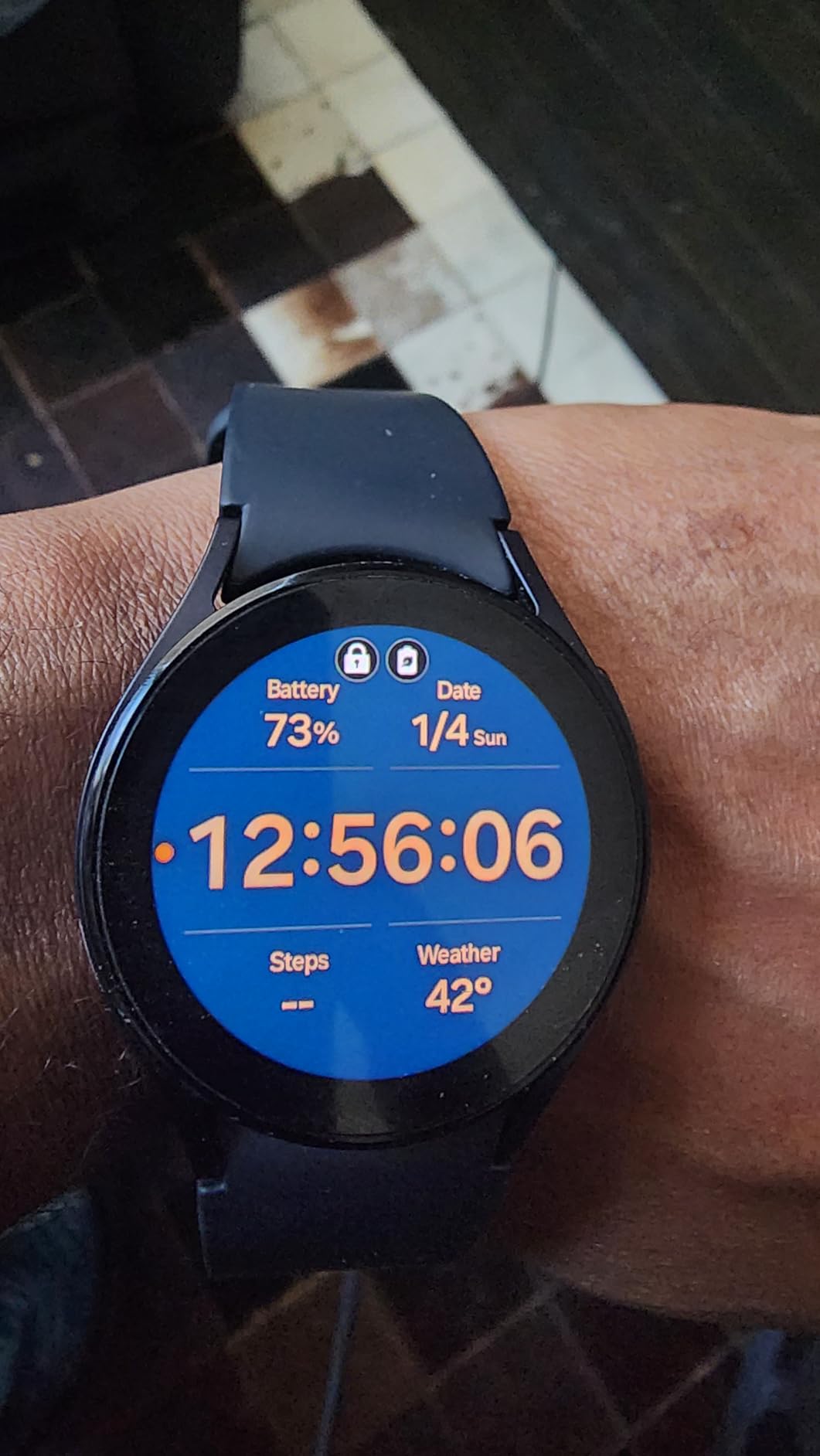 Galaxy Watch 5 Renewed customer photo 2