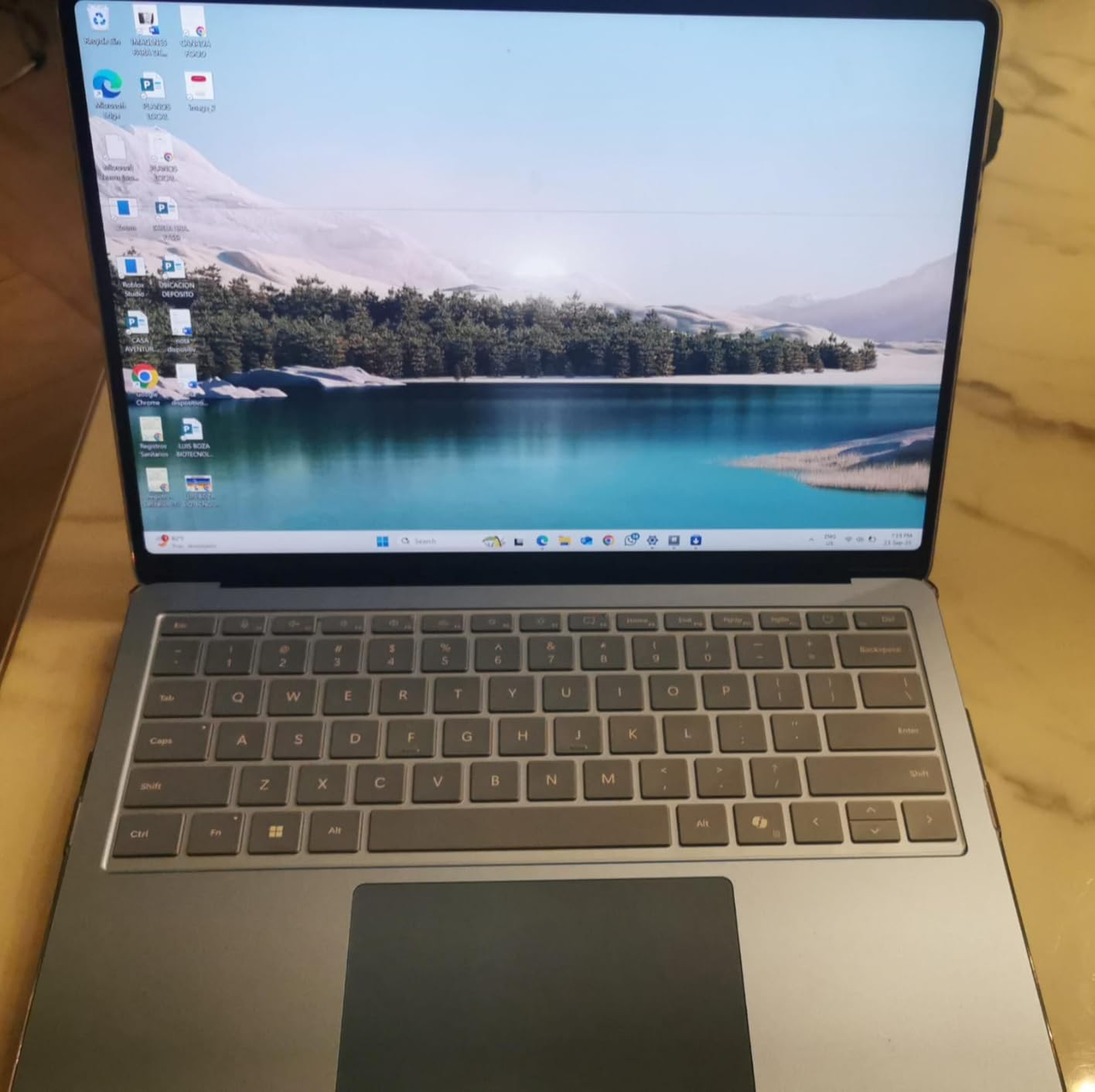 Surface Laptop 13.8 customer photo 1