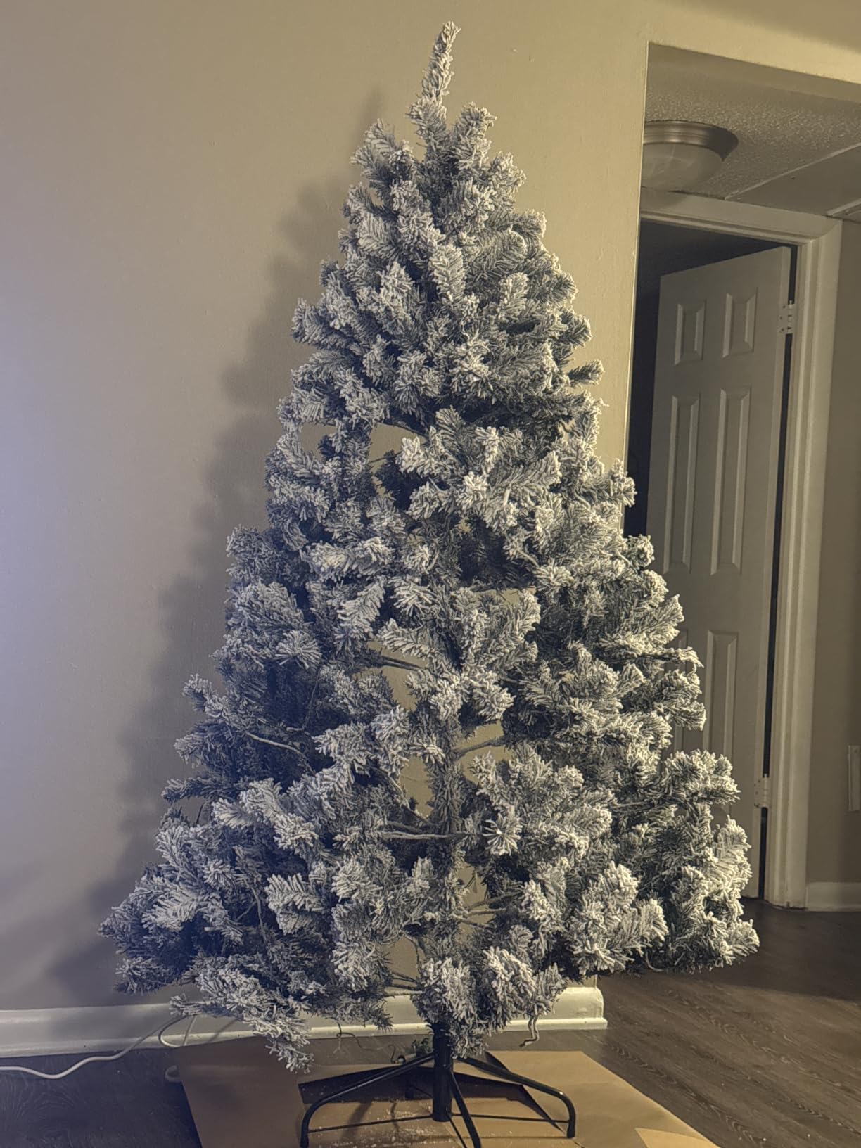 YITAHOME 6ft Pre-Lit Spruce customer photo 1