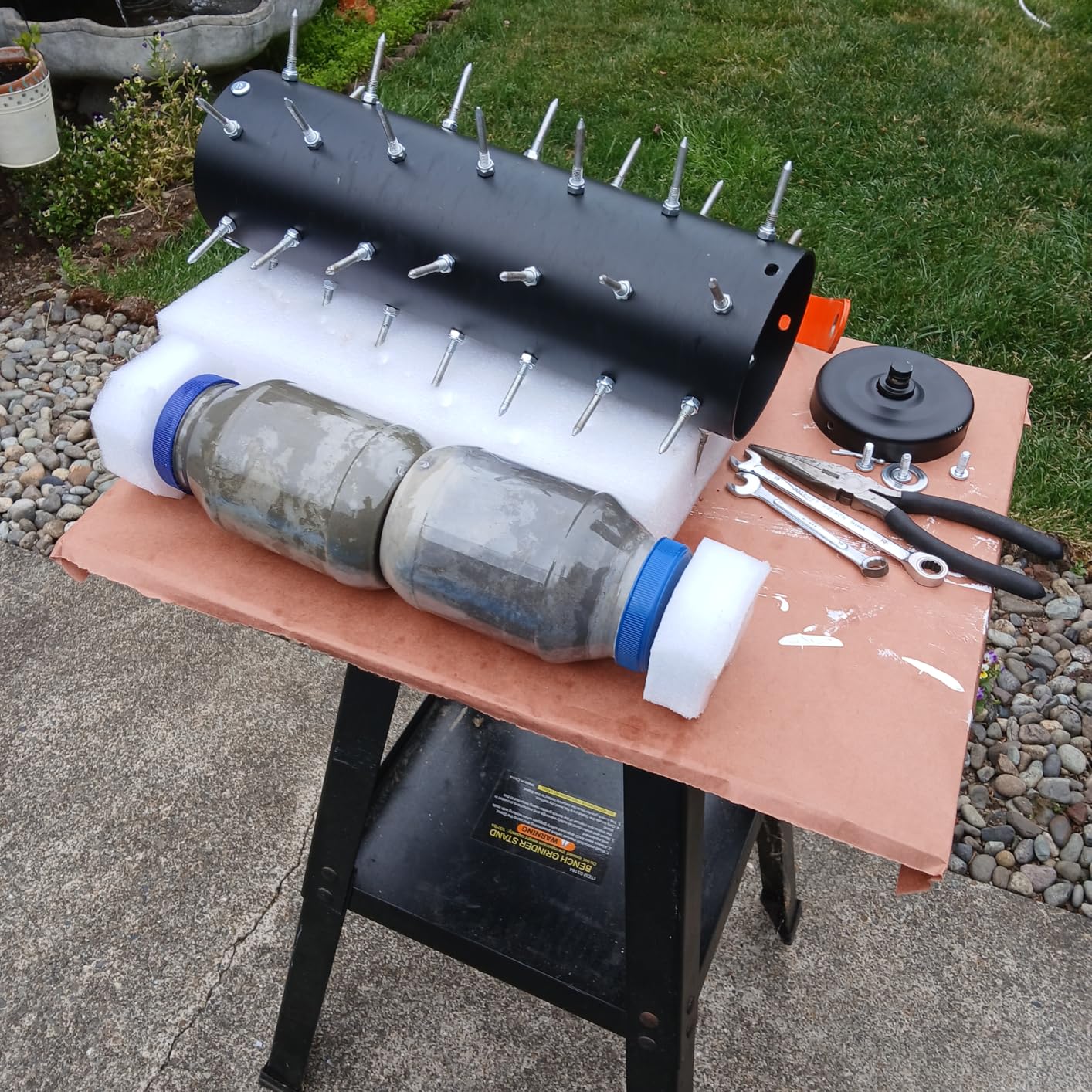 Walensee Rolling Lawn Aerator, Heavy Duty Manual Aerator with 42 Spikes customer photo 2