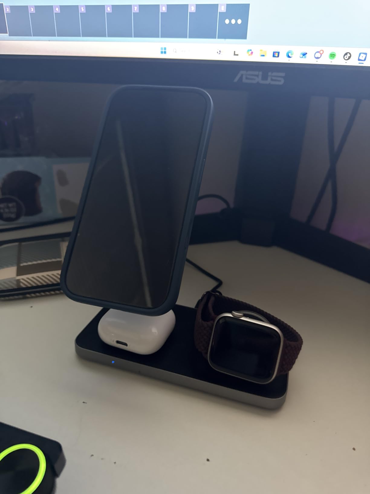 UEQ Foldable 3 in 1 Wireless Charging Station for Apple Magsafe Charger Stand,Fast Magnetic Wireless Charger Station for iPhone 17 Air 16 15 14 13 12 Series,Airpods Pro,Apple Watch Ultra (Pure Black) customer photo 1