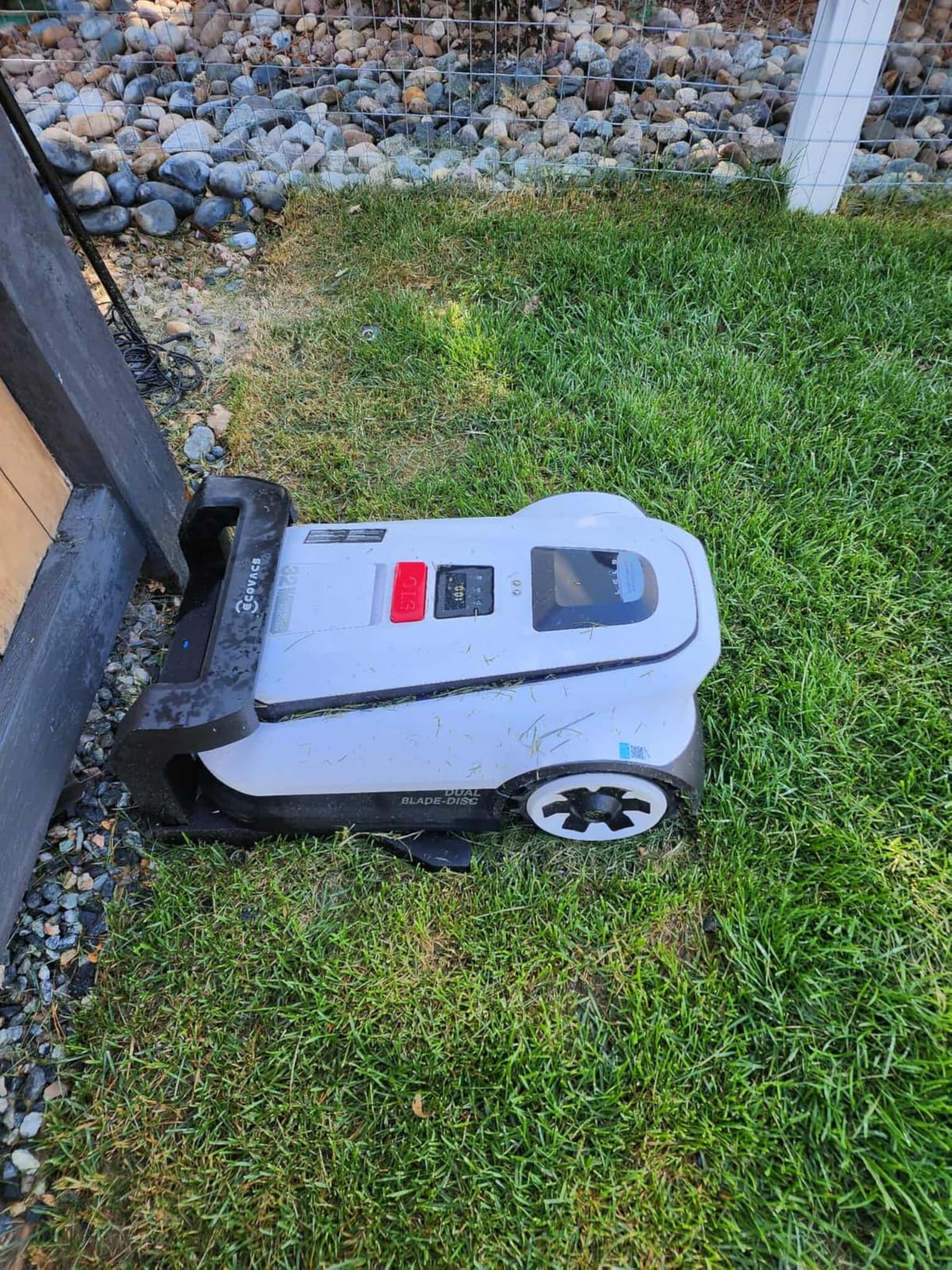 ECOVACS Goat A2500 RTK Robot Lawn Mower, Lidar-Enhanced RTK+Vision Navigation, Auto-Mapping, Dual Blades, Edge Precision Mowing, Perimeter Wire-Free, Suitable for 5/8 Acres Lawn, 50% Slope Capability customer photo 1