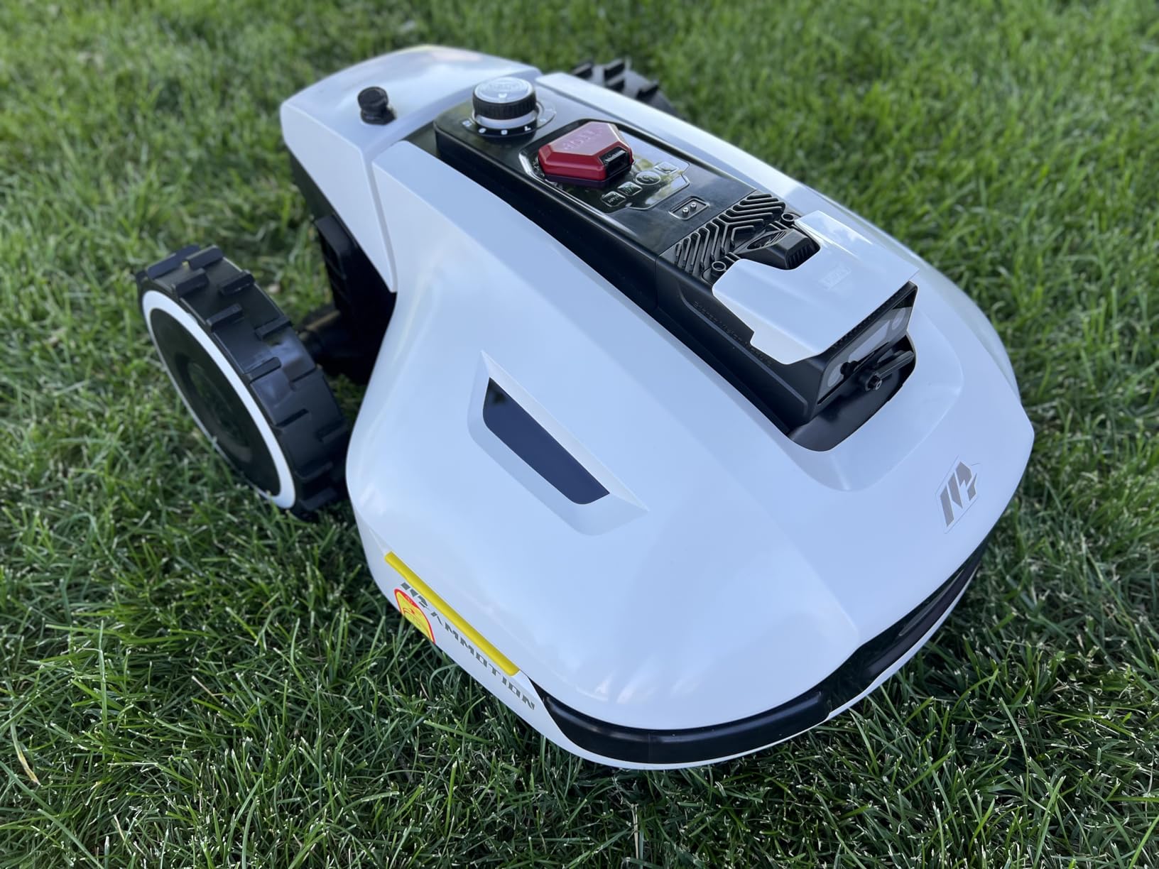 Mammotion LUBA 2 AWD 3000X Robot Lawn Mower with 4G, 80% Slope, 0.75Acre customer photo 2