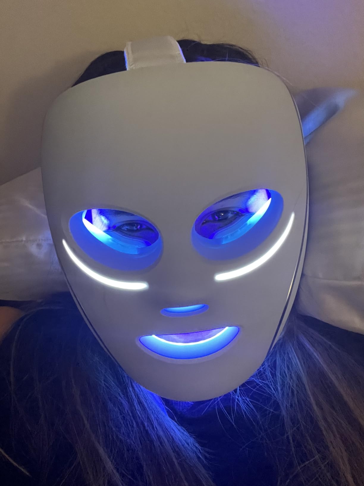 Shark CryoGlow LED Face Mask, Red Light Therapy, Under-Eye Cooling, FW312PL customer photo 1