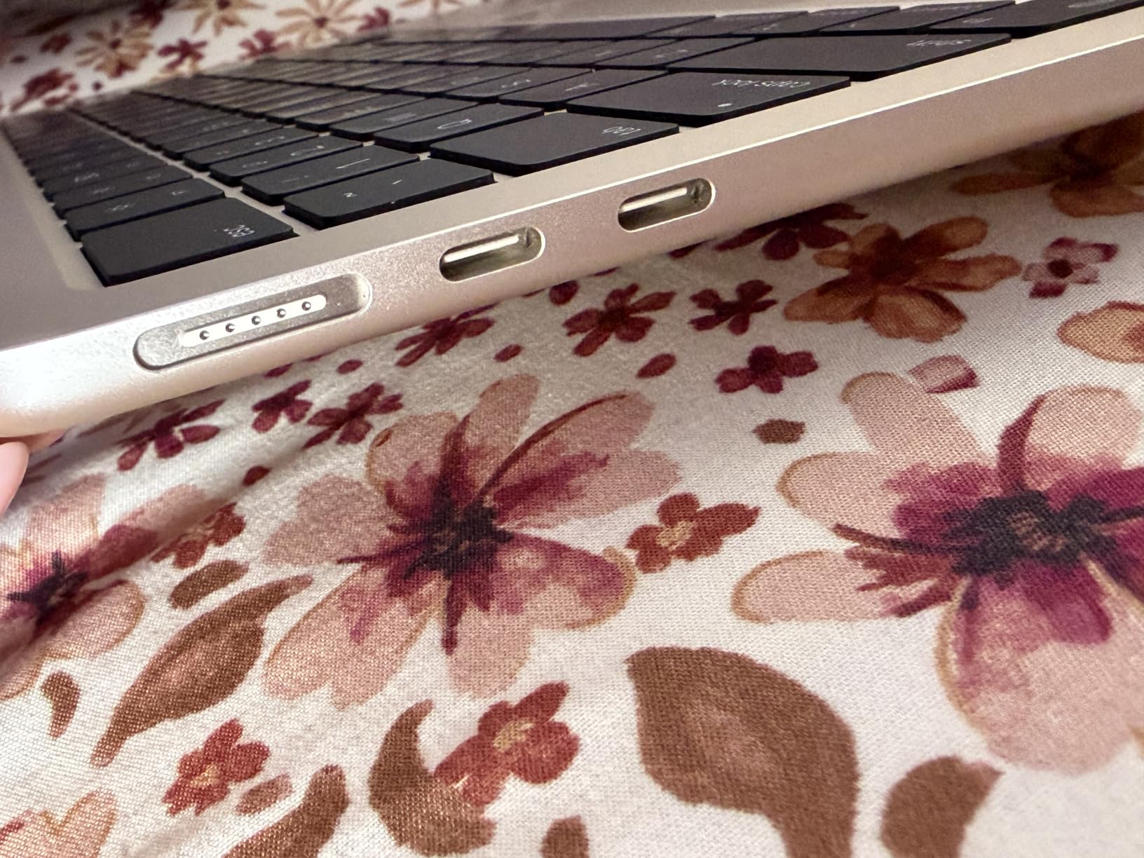Apple MacBook Air M2 13-inch Renewed customer photo 2