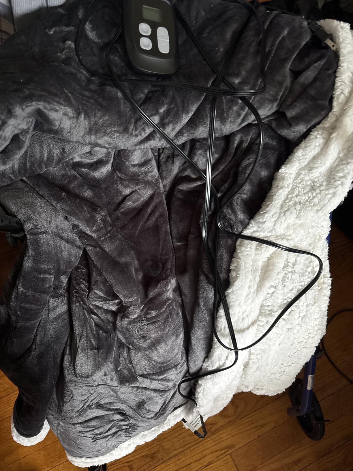 LaffyLo Full Size Heated Blanket customer photo 1