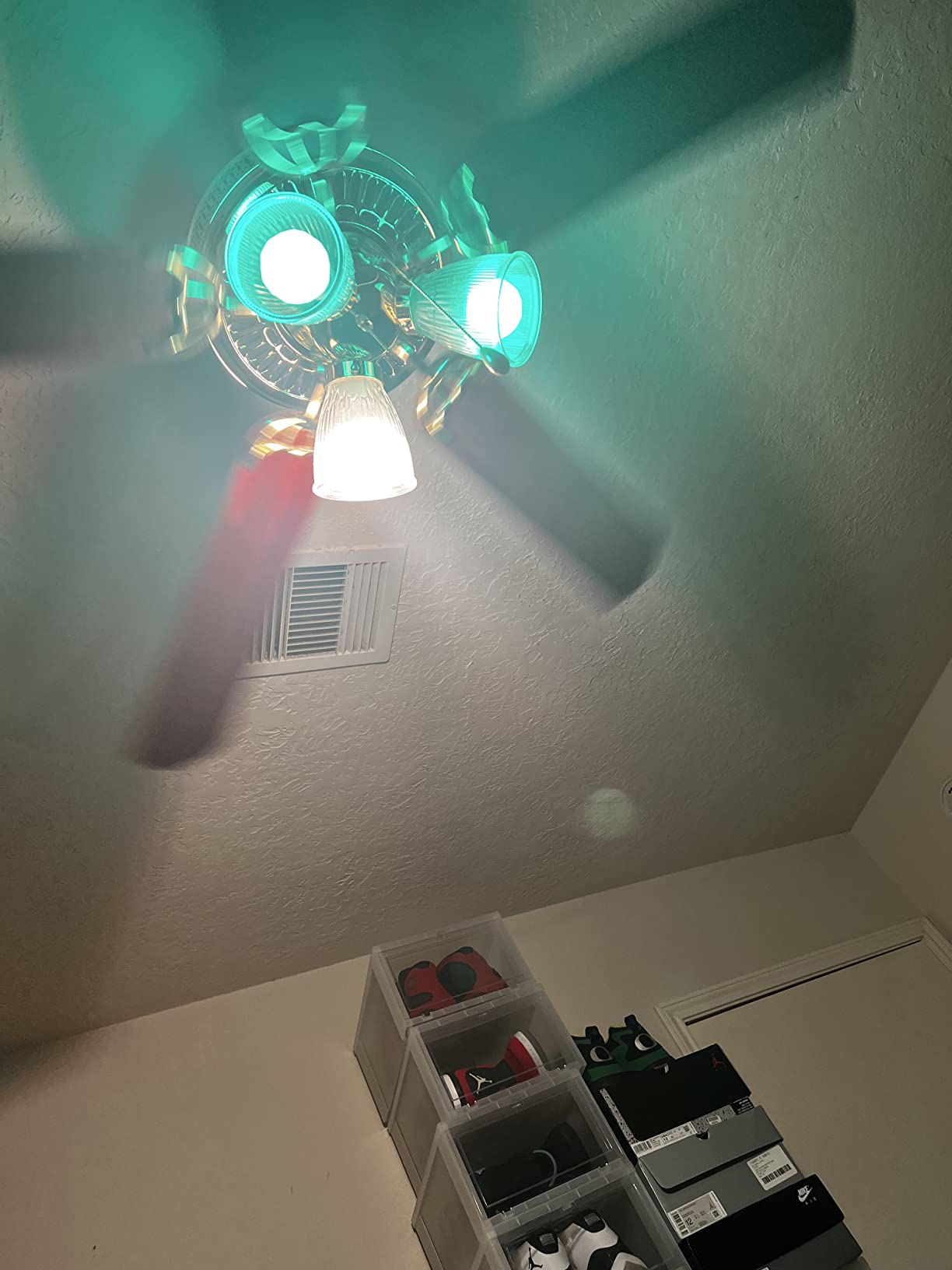 Nanoleaf Essentials Smart Light Bulbs, Matter LED Bulbs A19 E26 60W 2PK customer photo 1
