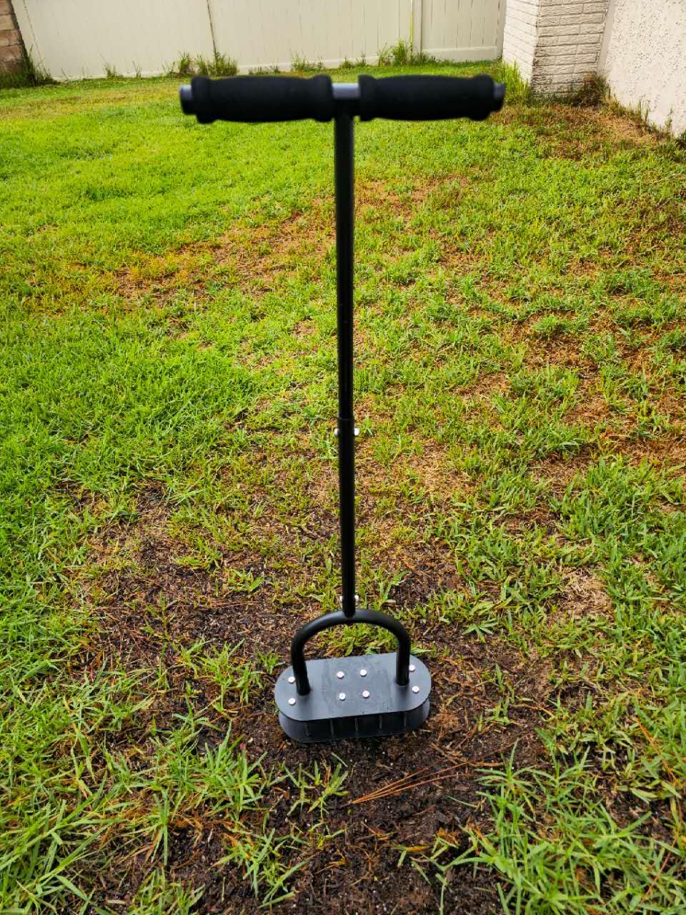 seasky Lawn Aerator, Manual Lawn Aerator Tool with Padded T-Handle, Wide Foot Plate & 15-3 Inch Solid Steel Spikes, Dual-Layer Design for Effortless Aeration in Lawn, Yard and Garden Soil customer photo 2