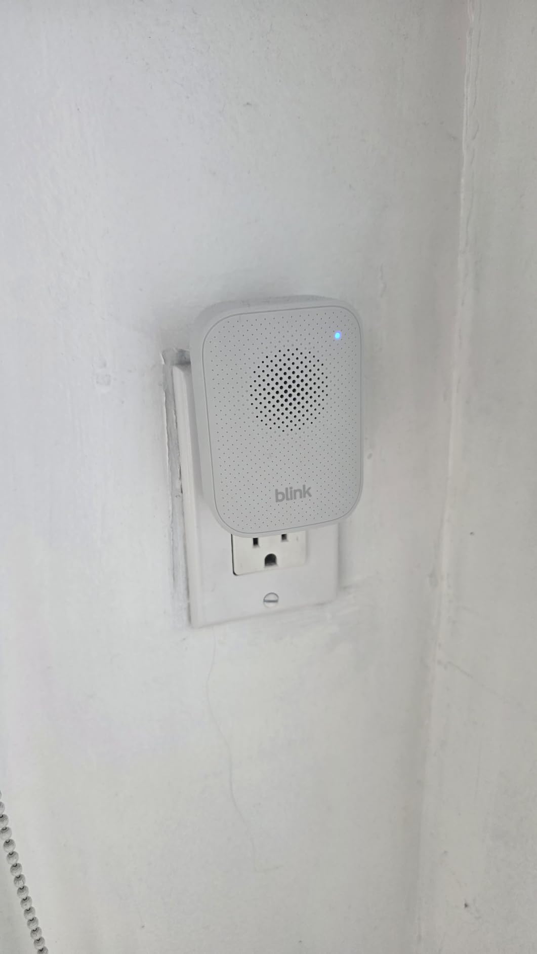 Blink Chime (newest model) — Real-time, audible alerts you can hear anywhere in your home, easy plug-in installation, works with all Blink doorbells customer photo 2