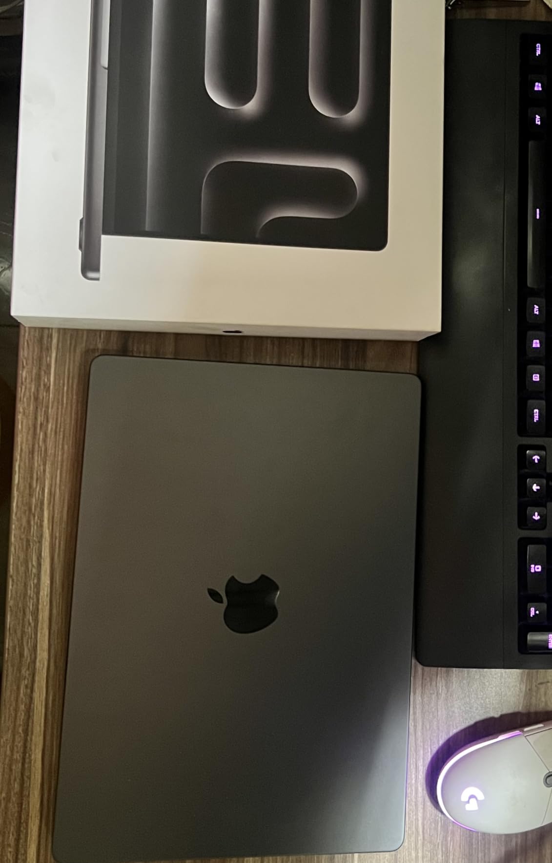 Apple 2026 MacBook Pro Laptop with Apple M5 Pro chip with 15-core CPU and 16-core GPU: Built for AI, 14.2-inch Liquid Retina XDR Display, 24GB Unified Memory, 1TB SSD, Wi-Fi 7; Space Black customer photo 2